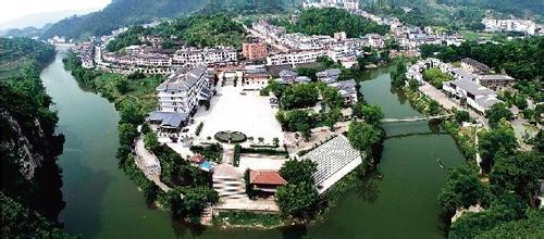 加快培育特色小鎮(zhèn)，著力搭建發(fā)展平臺