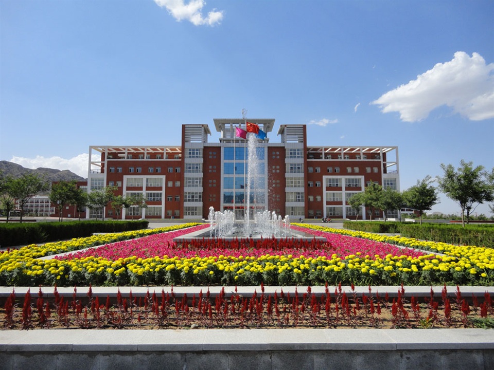 阿拉善經(jīng)濟(jì)開發(fā)區(qū)推動重點領(lǐng)域關(guān)鍵環(huán)節(jié)改革