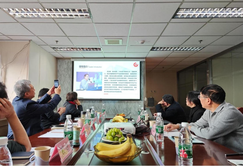 內(nèi)丘縣攜手我院，共話縣域經(jīng)濟(jì)——內(nèi)丘縣產(chǎn)業(yè)發(fā)展交流座談會(huì)在我院召開(kāi)